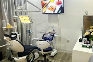 Praktek Dokter Gigi | Dentist | Giqu Dental Kuta image