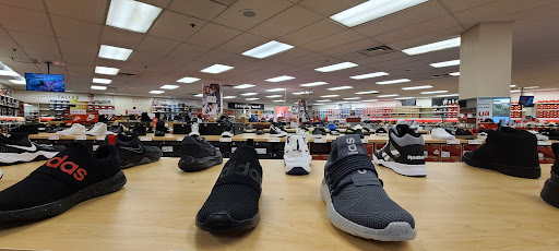 Shoe Store «Famous Footwear», reviews and photos, 8231 Old Troy Pike, Huber Heights, OH 45424, USA