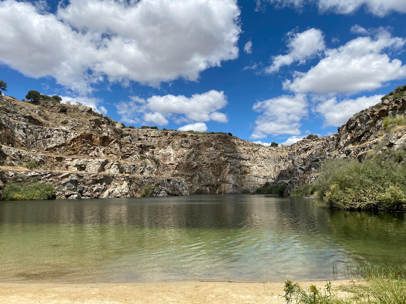 Foto von Piscina Natural La Cantera mit beiger sand Oberfläche
