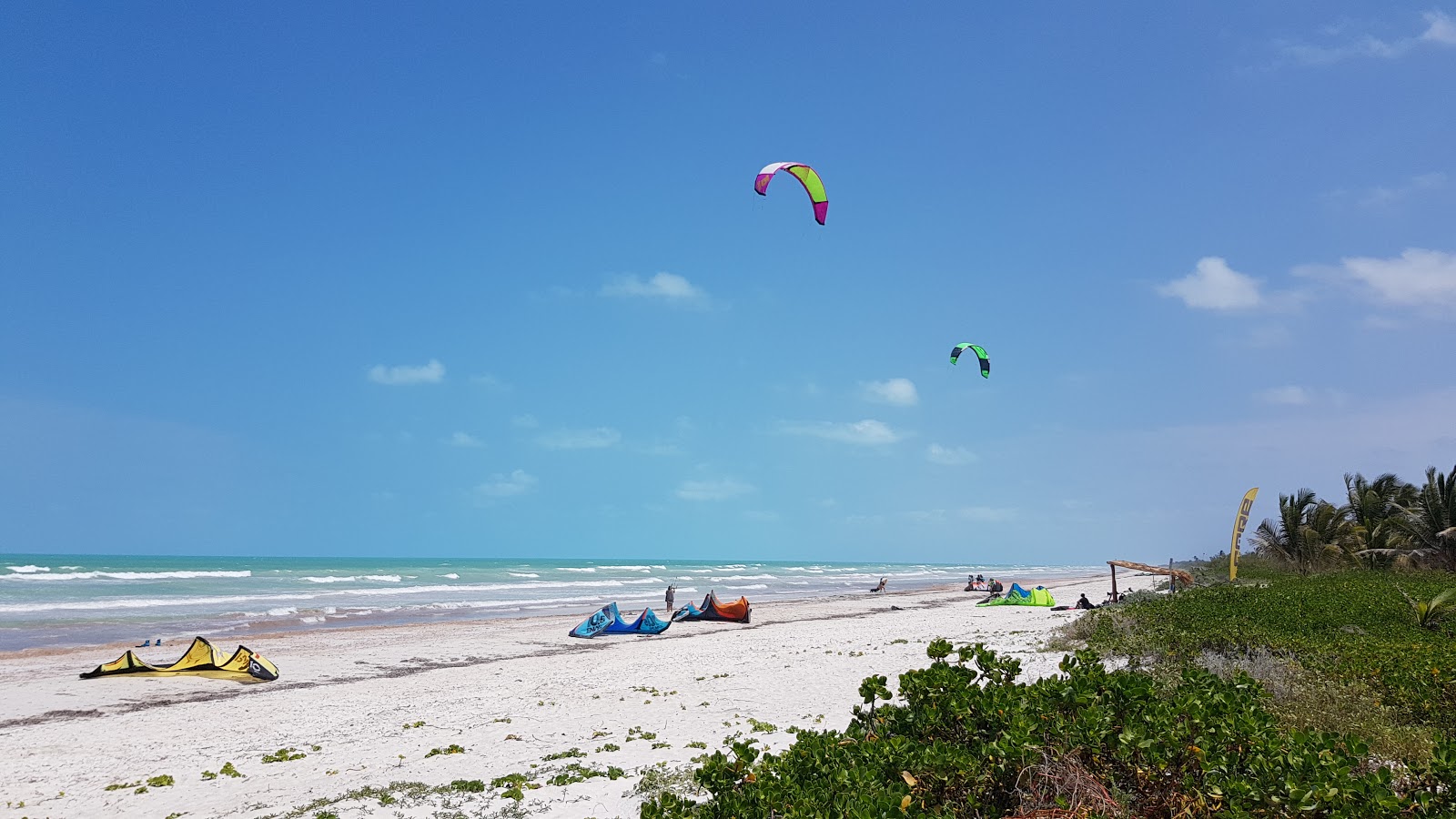 Playa El Cuyo的照片 带有碧绿色水表面