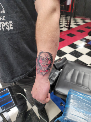 Tattoo Shop «Artistry In Motion», reviews and photos, 230 E Walnut St, North Vernon, IN 47265, USA