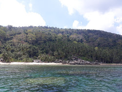 Foto von Sebukang Bay Resort von Klippen umgeben