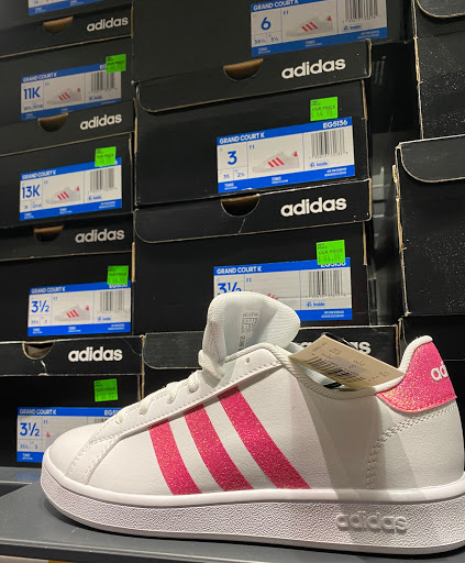 Sporting Goods Store «adidas Outlet Store Woodburn», reviews and photos, 1001 N Arney Rd Ste 400, Woodburn, OR 97071, USA