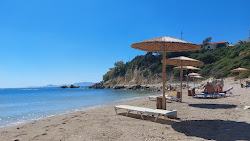 Foto von Chrisopetro Beach mit eine gerade küstenlinie