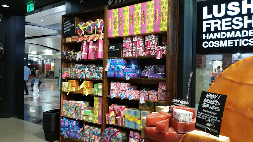 Cosmetics Store «Lush Cosmetics», reviews and photos, 104 Walden Galleria, Buffalo, NY 14225, USA