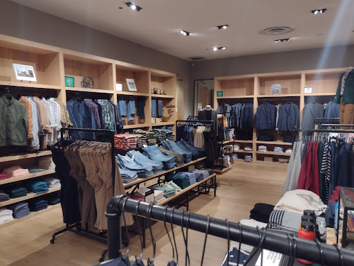 Clothing Store «J.Crew», reviews and photos, 3423 N Southport Ave, Chicago, IL 60657, USA