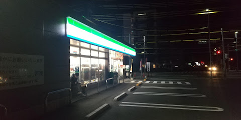 ファミリーマート 宇宿一丁目店