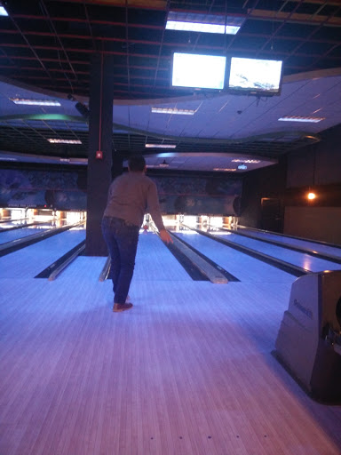 Bowling Alley «Strike Ten Lanes & Lounge», reviews and photos, 800 E Nerge Rd, Roselle, IL 60172, USA