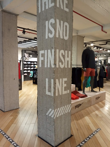 Nike Store • Quicentro Shopping