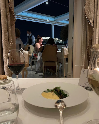 Tudor Hall - Εστιατόριο