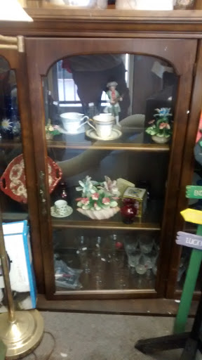 Thrift Store «L S Thrift Store», reviews and photos, 915 E 1st Ave, Mt Dora, FL 32757, USA