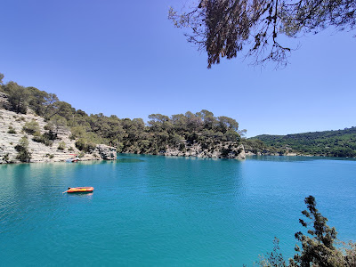 Esparron beach à Esparron-de-Verdon