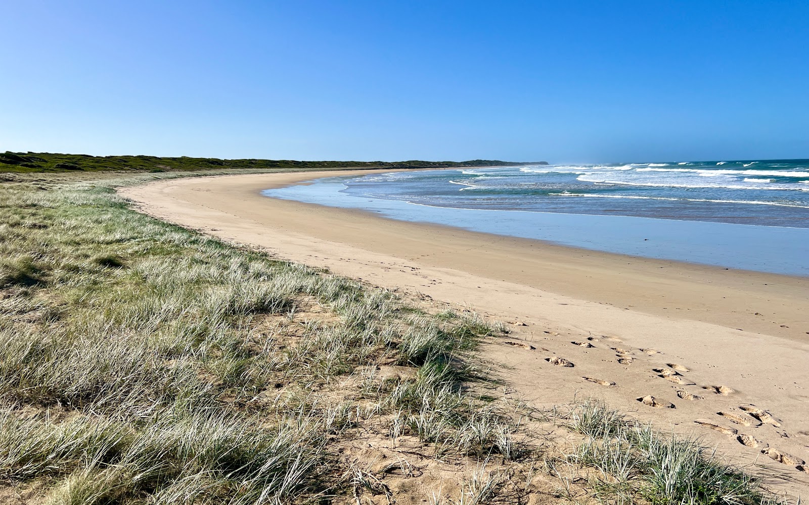 Foto von Thirteenth Beach mit lange, gerade küste