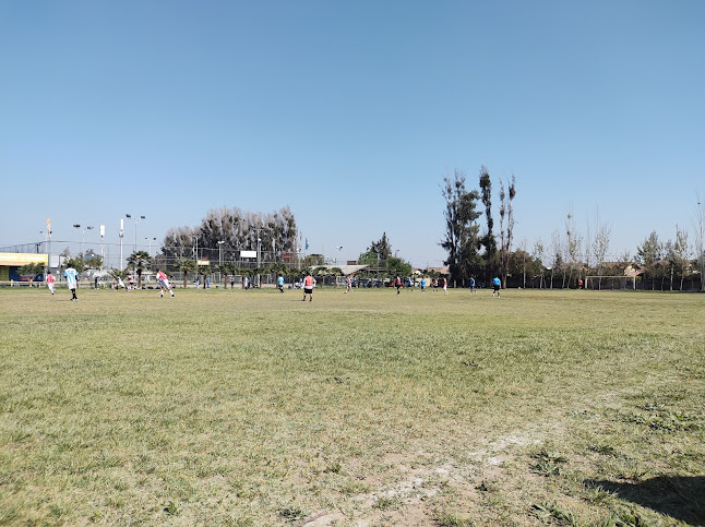 Opiniones de Complejo Deportivo El Peral en Puente Alto - Campo de fútbol