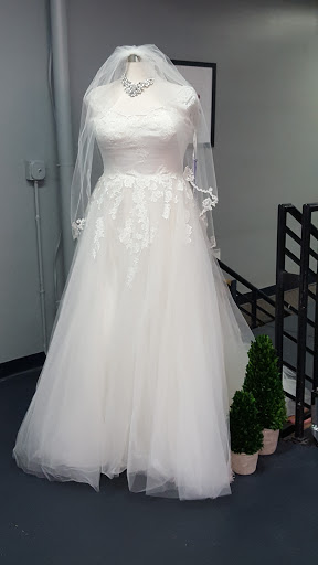 Bridal Shop «Divas Closet Bridal Boutique», reviews and photos, 1034 Merriam Ln, Kansas City, KS 66103, USA