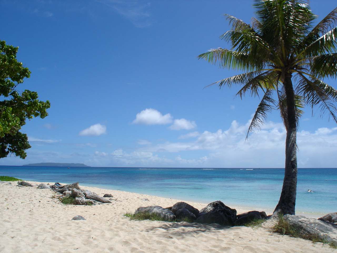 Foto de Tachogna Beach - lugar popular entre os apreciadores de relaxamento