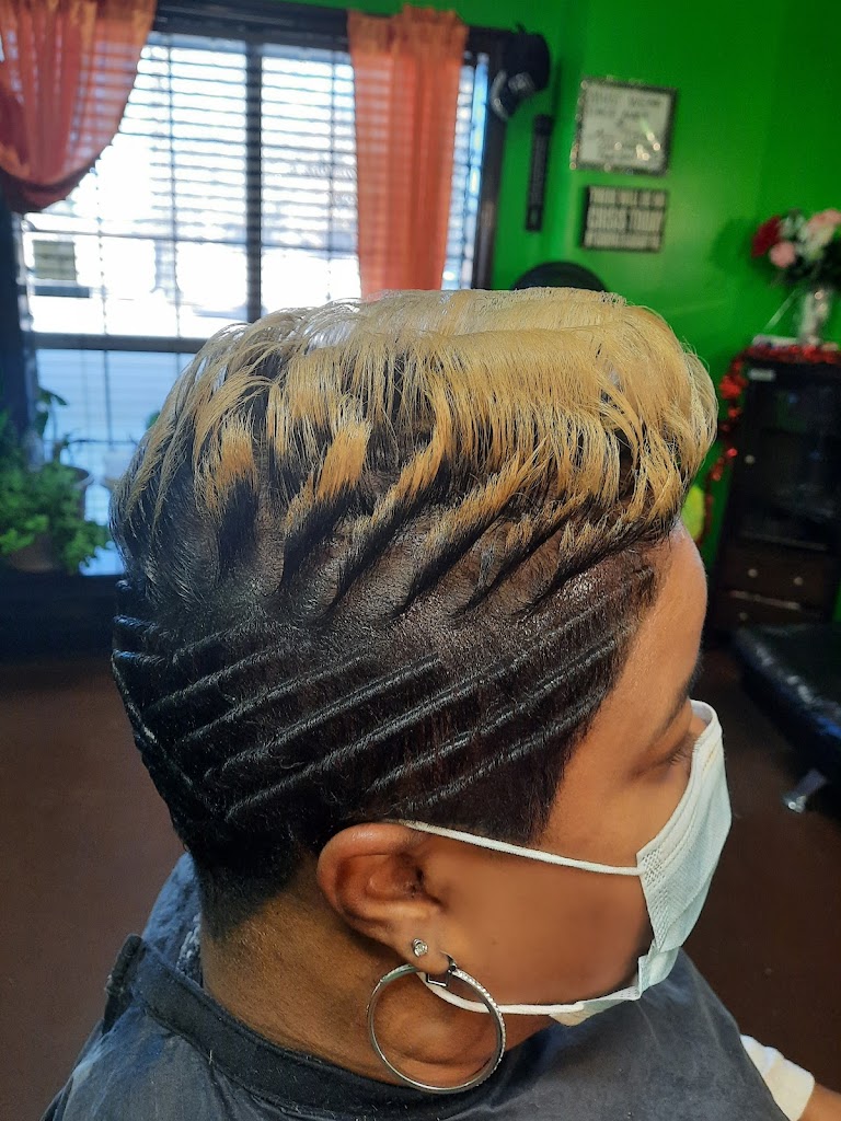 Dee'Va Do's Salon 39047