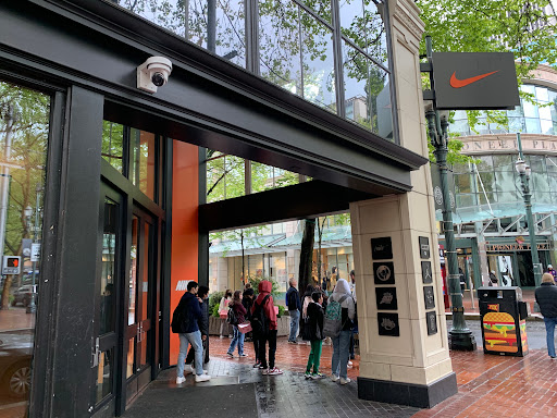 Nike Portland, 638 SW 5th Ave, Portland, OR 97201, USA, 