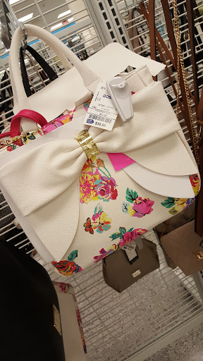 Clothing Store «Ross Dress for Less», reviews and photos, 581 Roosevelt Rd, Glen Ellyn, IL 60137, USA