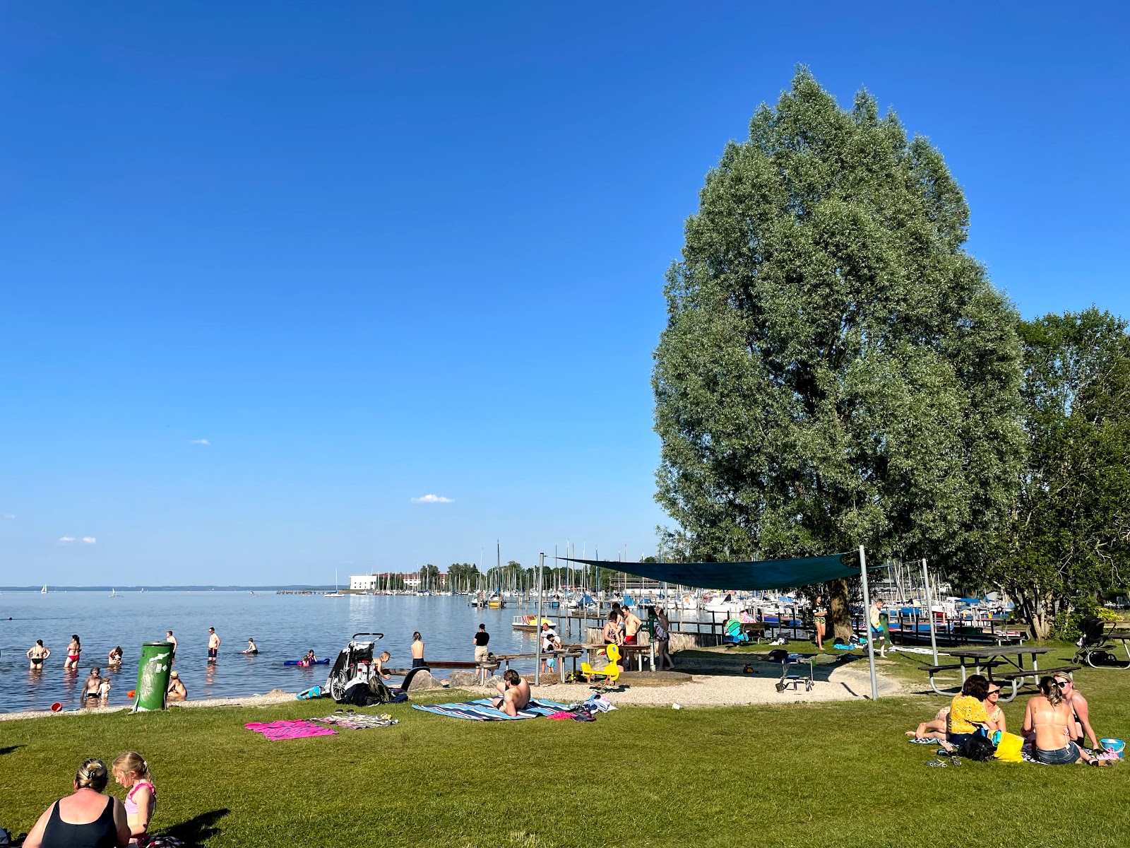 Strandbad Bernau'in fotoğrafı düz bir kıyı şeridi ile birlikte