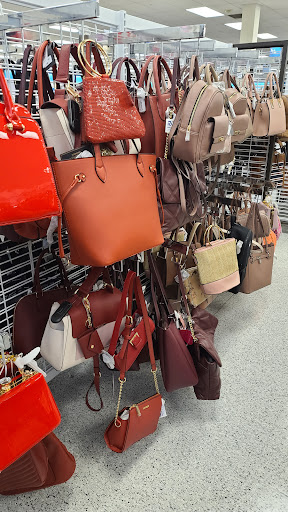 Clothing Store «Ross Dress for Less», reviews and photos, 921 E Commercial Blvd, Oakland Park, FL 33334, USA