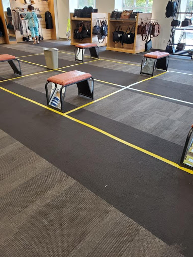 Shoe Store «DSW Designer Shoe Warehouse», reviews and photos, 427 Crossroads Blvd, Cary, NC 27518, USA