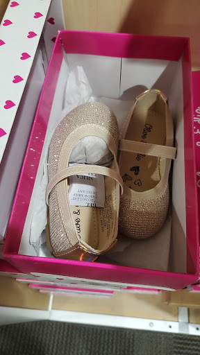 Shoe Store «DSW Designer Shoe Warehouse», reviews and photos, 5518 Leesburg Pike, Falls Church, VA 22041, USA