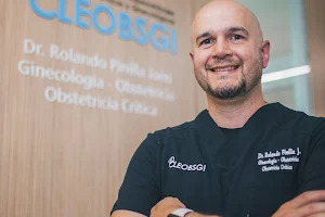 Dr. Rolando Pinilla Ginecologo Especialista en Embarazo de Alto Riesgo Obstetricia Crítica Panama image
