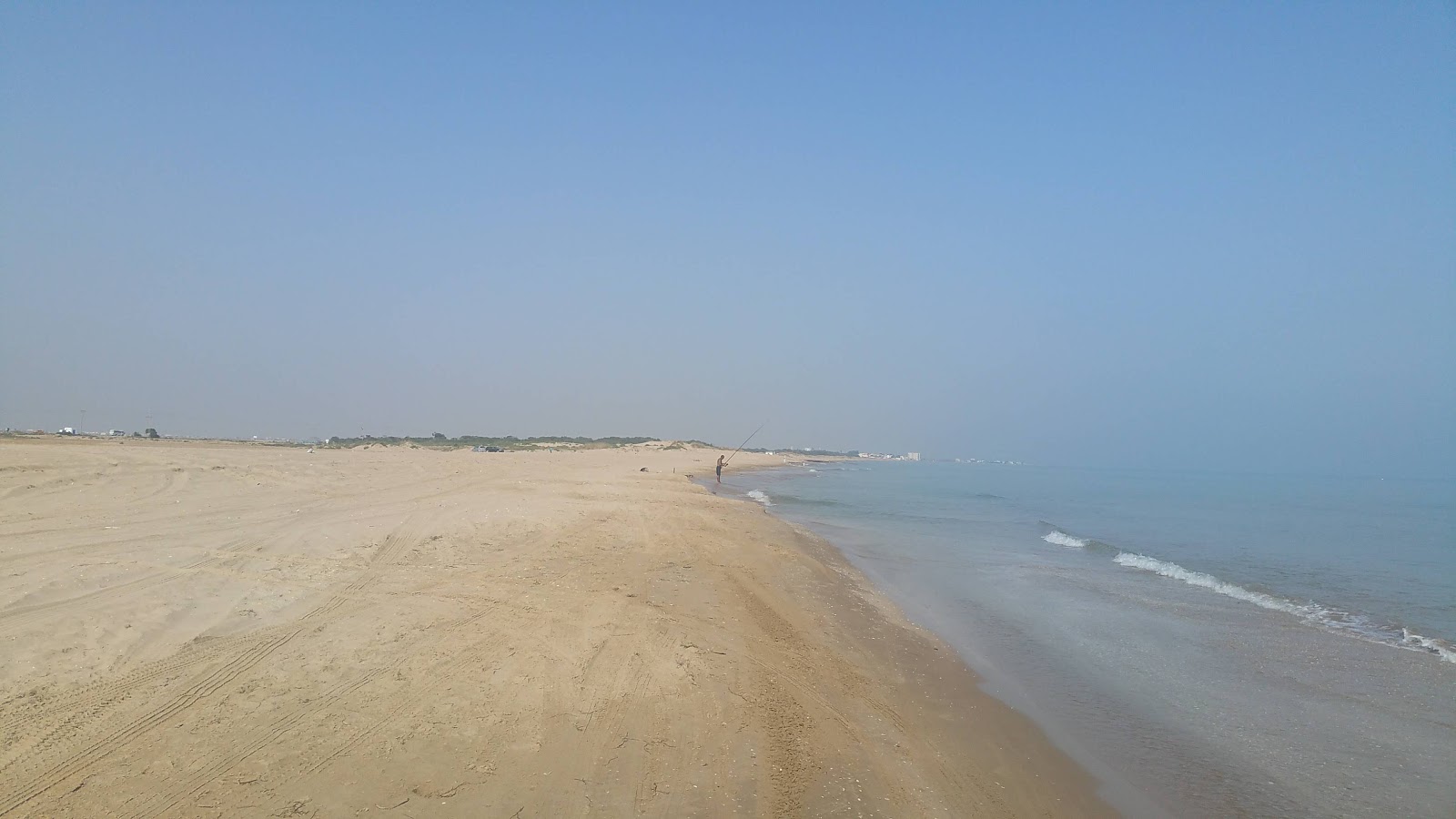 Foto van Raoued plage met recht en lang