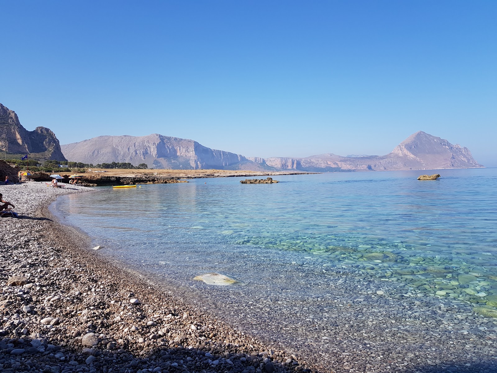 Bue Marino beach'in fotoğrafı turkuaz saf su yüzey ile