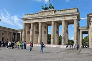 Tourist Information at Brandenburg Gate image