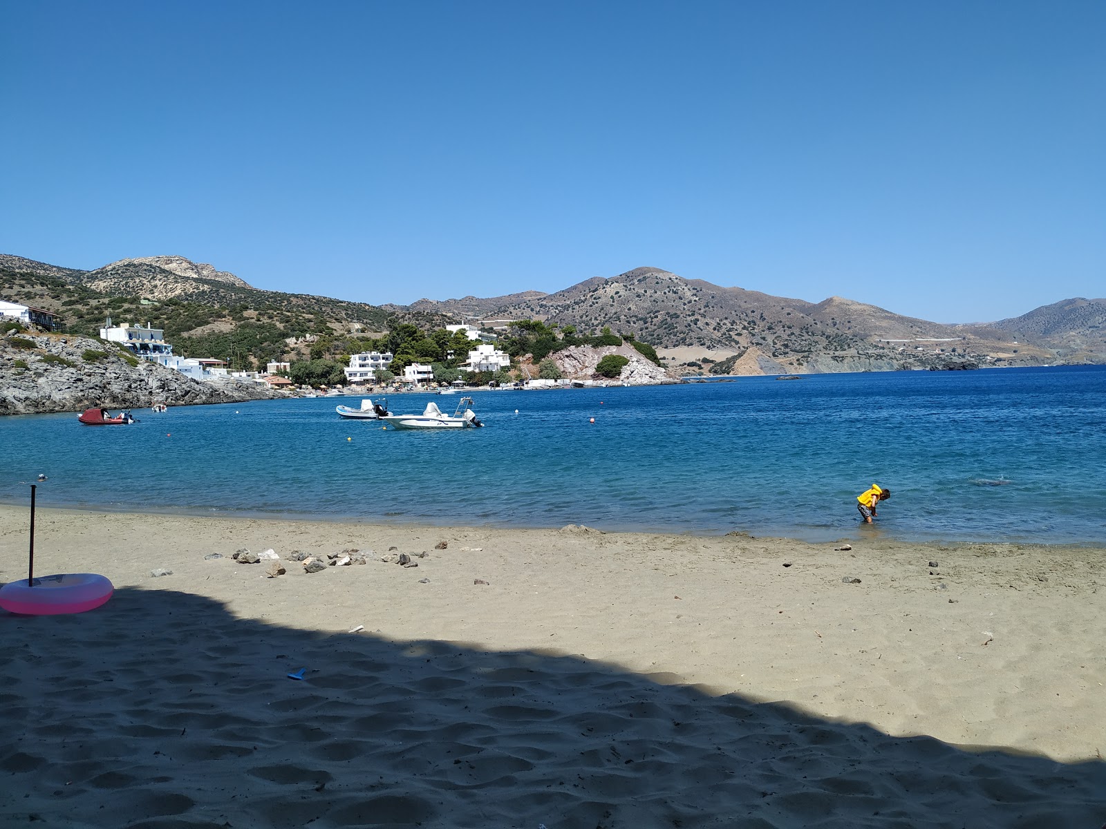 Valokuva Psili Ammos beachista. sisältäen pieni lahti