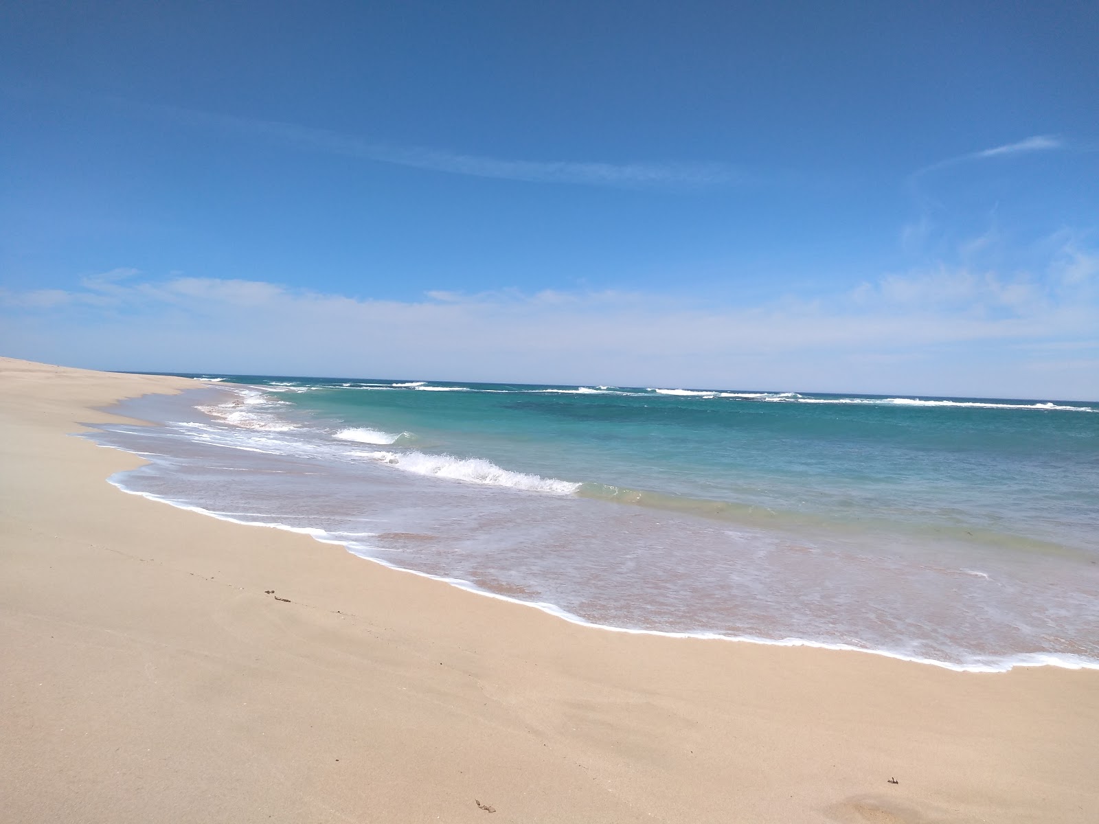 Little Dip Beach的照片 带有蓝色纯水表面