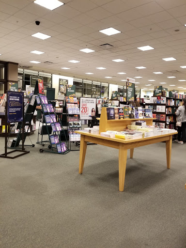 Book Store «Barnes & Noble», reviews and photos, 2000 E Rio Salado Pkwy #1032, Tempe, AZ 85281, USA