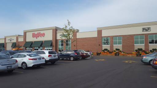 Hy-Vee, 6150 Egan Dr, Savage, MN 55378, USA, 