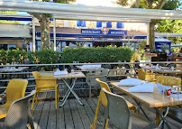 Atmosphère du Restaurant Brasserie Le Skiff à Aix-les-Bains - n°4