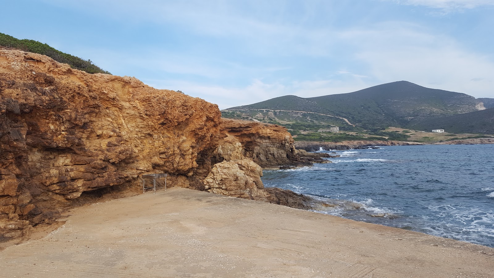 Agios Georgios beach'in fotoğrafı - rahatlamayı sevenler arasında popüler bir yer