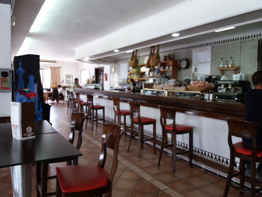 Cafetería Las Nubes - C. Julio Burell, 13, 14970 Iznájar, Córdoba