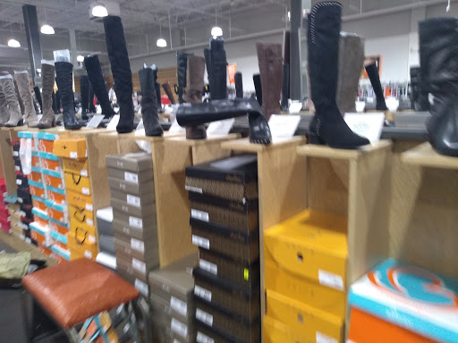 Shoe Store «DSW Designer Shoe Warehouse», reviews and photos, 1 Walden Galleria, Buffalo, NY 14225, USA