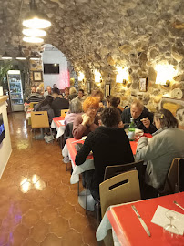 Atmosphère du Restaurant La Taverne Villaroise à Villars-sur-Var - n°6