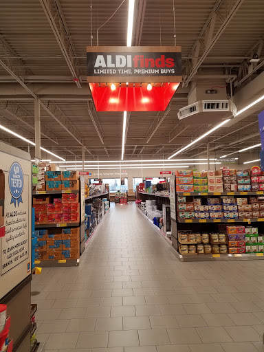 Supermarket «ALDI», reviews and photos, 761 E Dundee Rd, Palatine, IL 60074, USA