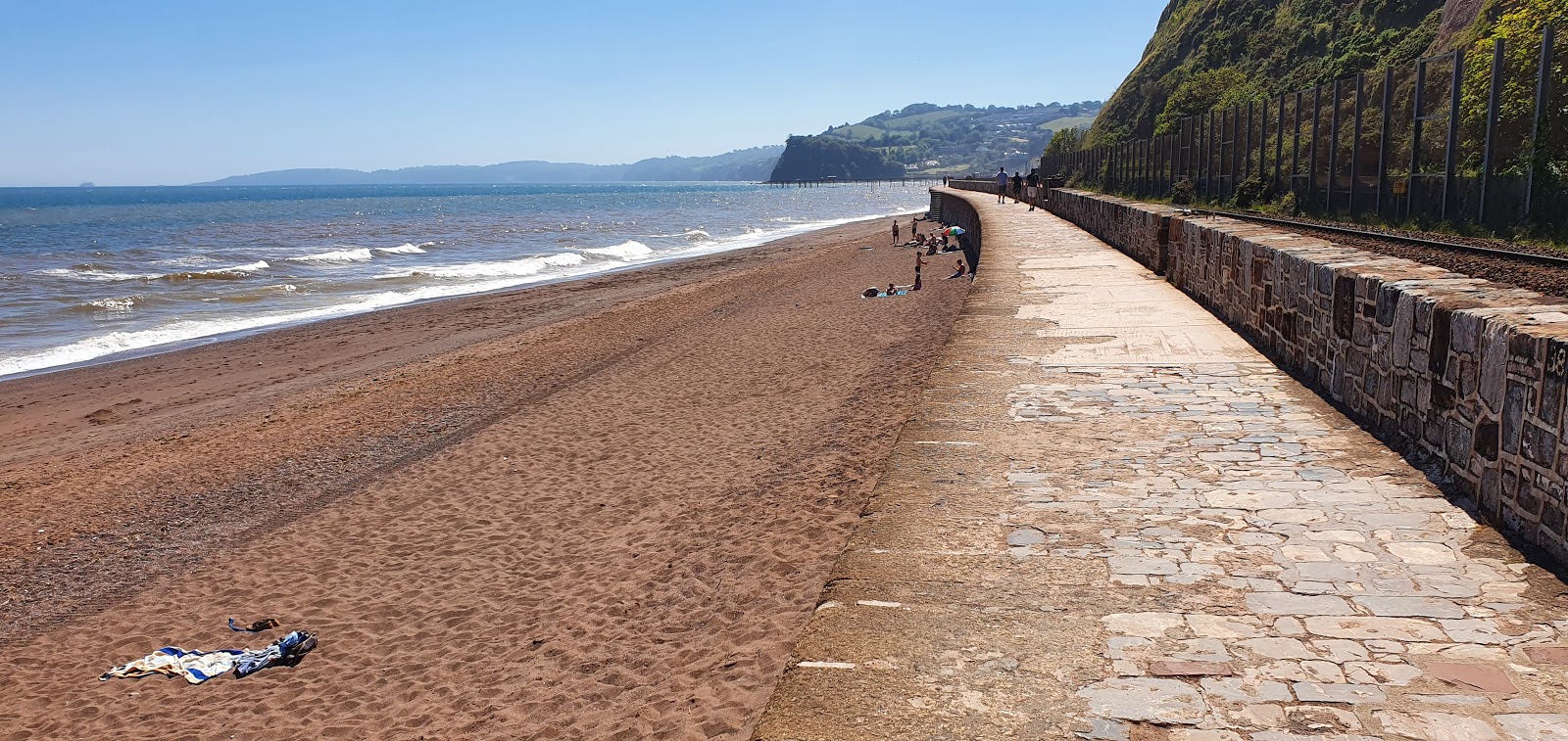 Photo de Holcombe beach avec rivage droit, long