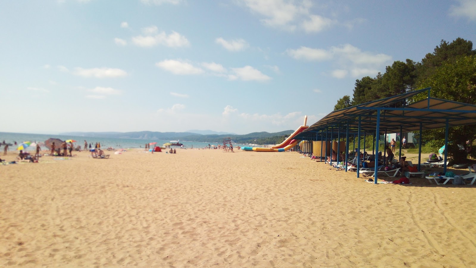 Foto von Orlyonok beach mit türkisfarbenes wasser Oberfläche