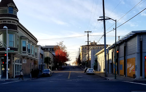 Liquor Store «Broadway Liquors», reviews and photos, 2860 Broadway, Oakland, CA 94611, USA