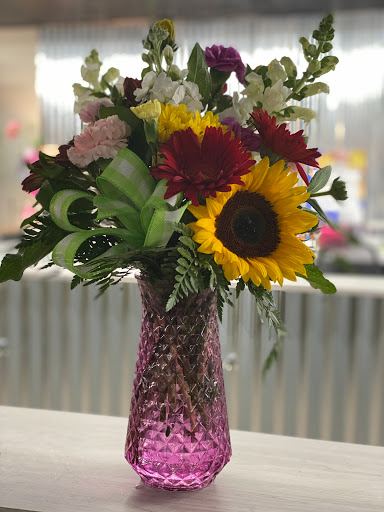 Florist «Mt Washington Florist», reviews and photos, 145 N Bardstown Rd, Mt Washington, KY 40047, USA