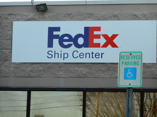 Shipping and Mailing Service «FedEx Ship Center», reviews and photos, 10601 Murdock Dr, Knoxville, TN 37932, USA