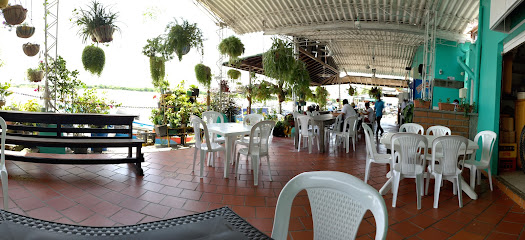 Zona Restaurante el Puerto - Puerto Berrío, Santander, Colombia