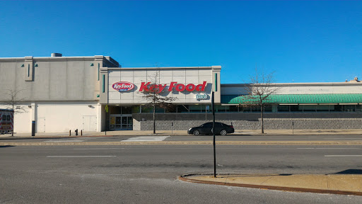 Shopping Mall «Glen Oaks Shopping Center», reviews and photos, 255th St, Glen Oaks, NY 11004, USA