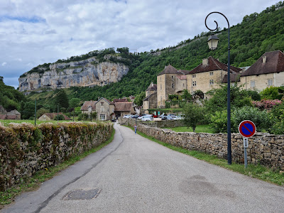 Parking de l'Abbaye à Baume-les-Messieurs