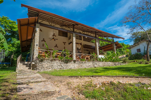 Istmo Beach and Jungle Bungalows